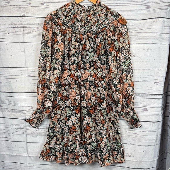 Topshop Dresses & Skirts - TOPSHOP Dress Floral Long Sleeve Size 6